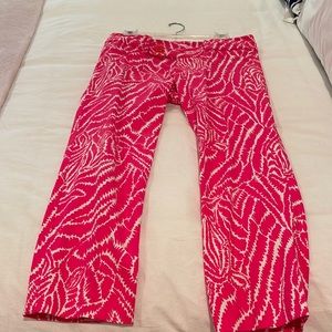 EUC Lilly Pulitzer pink and white capri pants